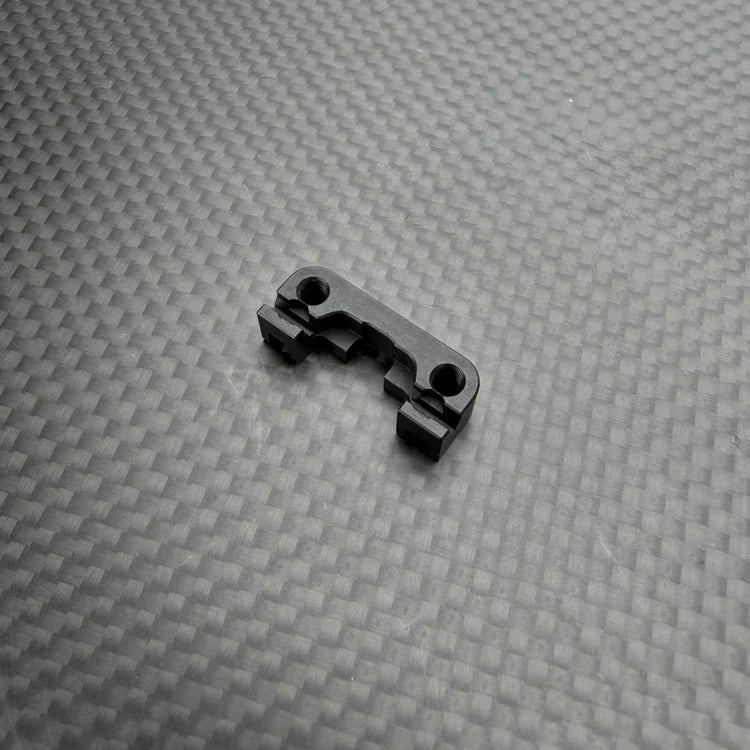 R1 Wurks – Black 7075 T6 Aluminium Rear Sway Bar Mount (R1B)