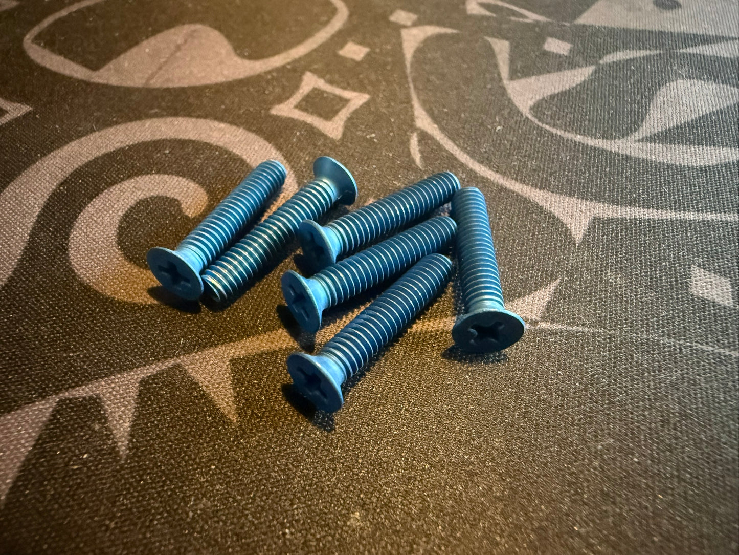 8-32 x 7/8 100 Degree Flat Head Phillips - Blue