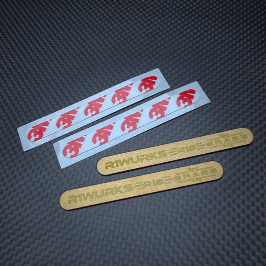R1 Wurks – Brass chassis weights – long inner – 5.5g each – pr (R1B)