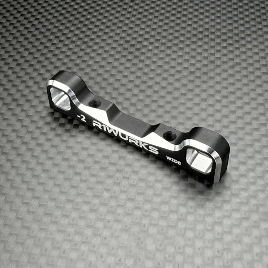 R1 WURKS – BLACK 7075 T6 ALUMINIUM REAR SUSPENSION MOUNT – C BLOCK – -2 WIDE (R1B)